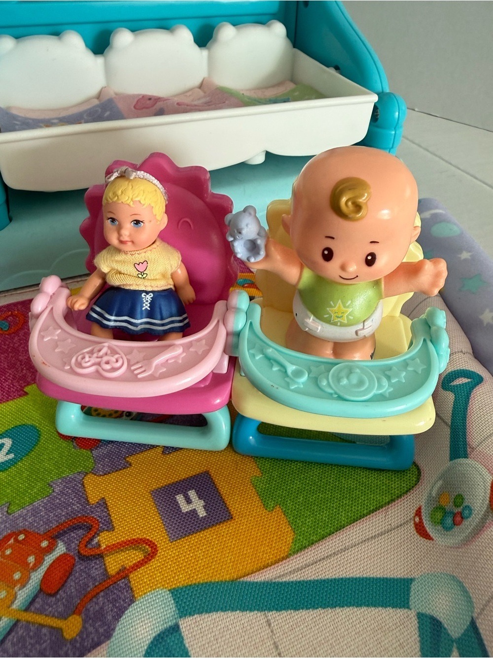 Fisher-Price Little People 1-2-3 Babies Play date Musical Playset & Accessories - Picture 9 of 17